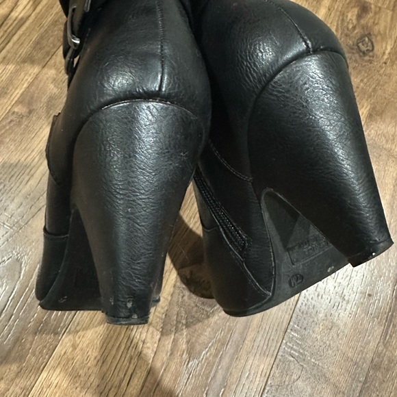 Black Jessica Cline boot - Picture 5 of 6